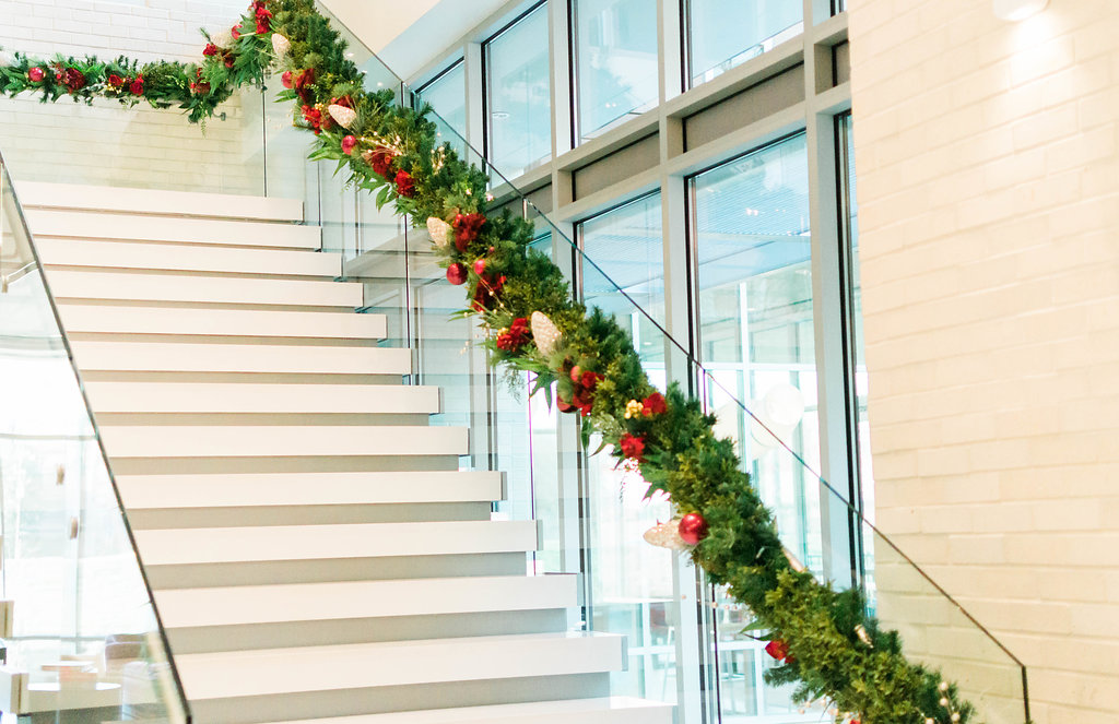 corporate holiday decorating services