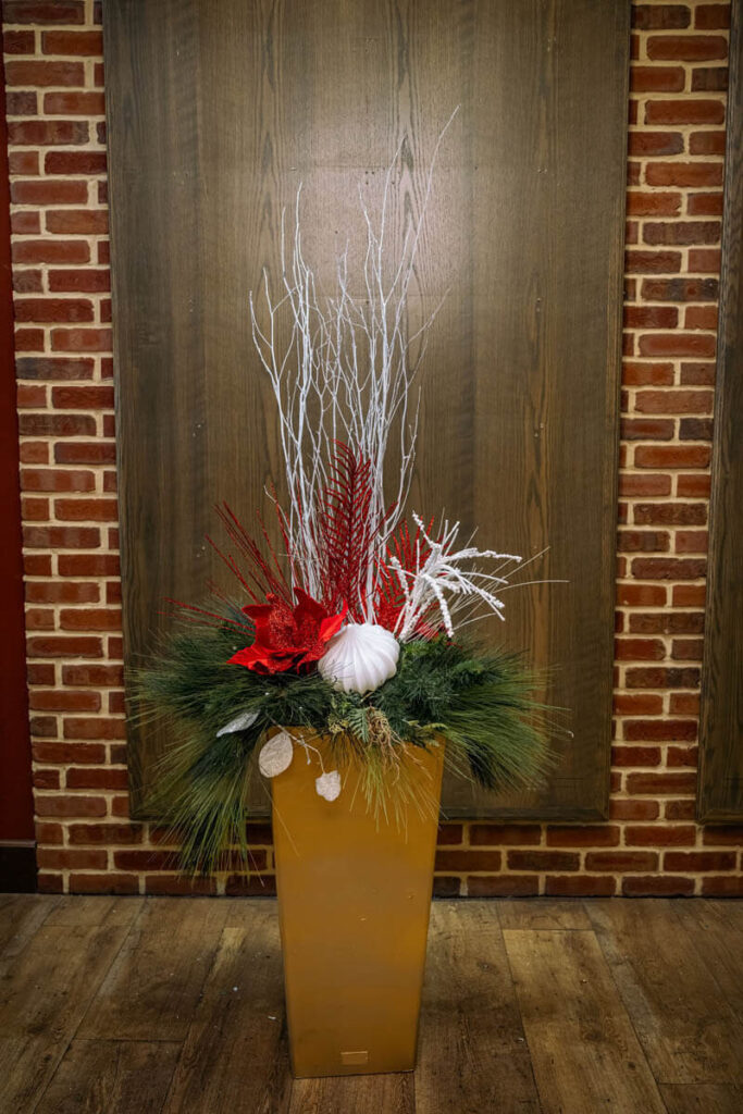 commercial holiday decorating services in MD