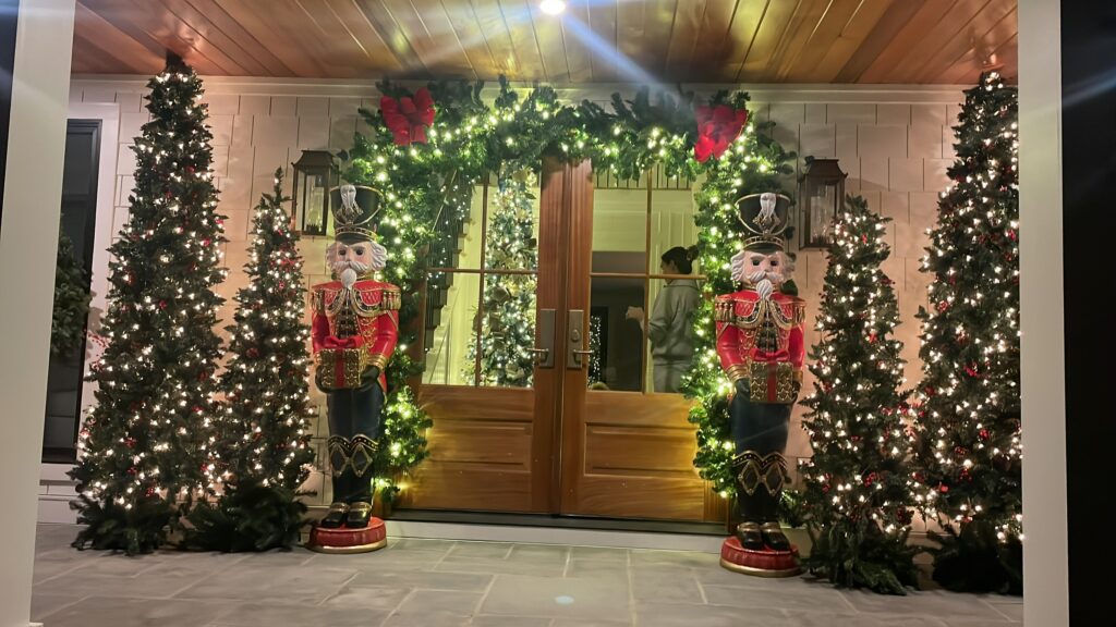 commercial holiday décor services